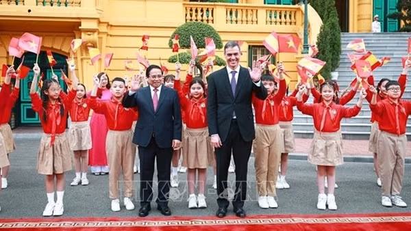 Thủ tướng Phạm Minh Chính chủ trì Lễ đón Thủ tướng Tây Ban Nha thăm chính thức Việt Nam