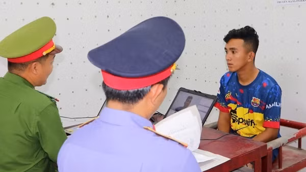 Sử dụng ma túy rồi mua dâm, siết cổ nạn nhân để cướp tài sản