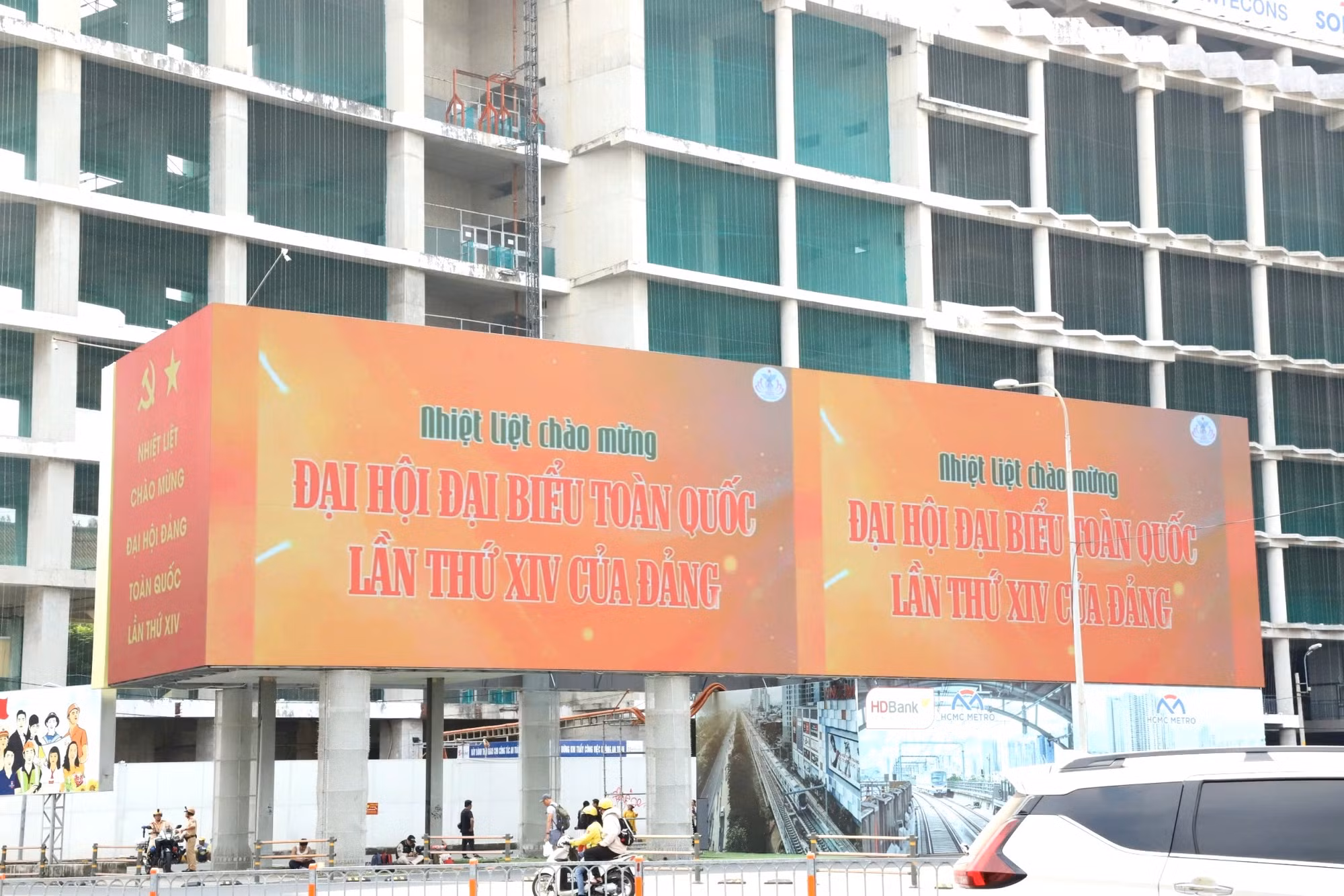 TP Hồ Chí Minh rực rỡ cờ, hoa chào mừng Đại hội Đại biểu toàn quốc lần thứ XIV của Đảng -2