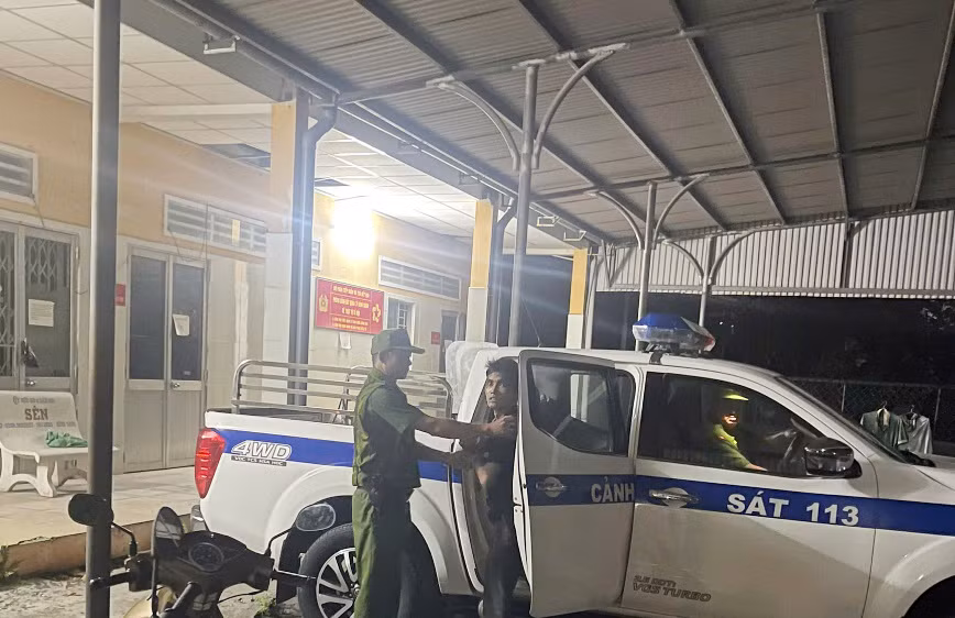 Bắt đối tượng biểu hiện “ngáo đá” đột nhập vào trụ sở Công an -0