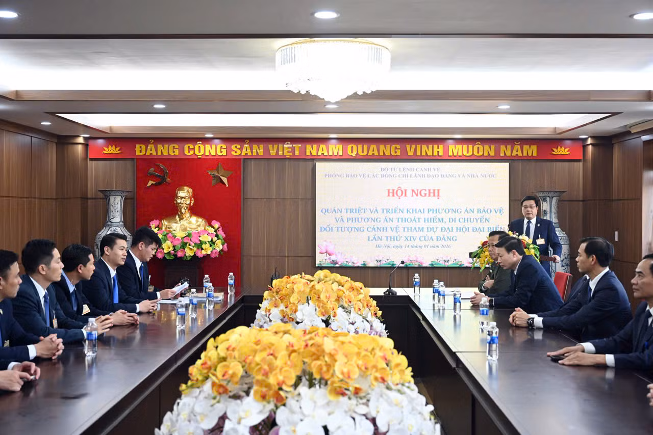 Đồng loạt ra quân, khép kín vòng bảo vệ -0