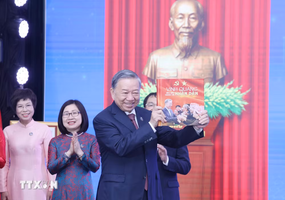 Nhà xuất bản Thông tấn ra mắt ba cuốn sách ảnh chào mừng Đại hội XIV của Đảng -0