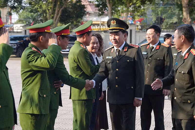 Xây dựng pháp luật phục vụ phát triển đất nước -0
