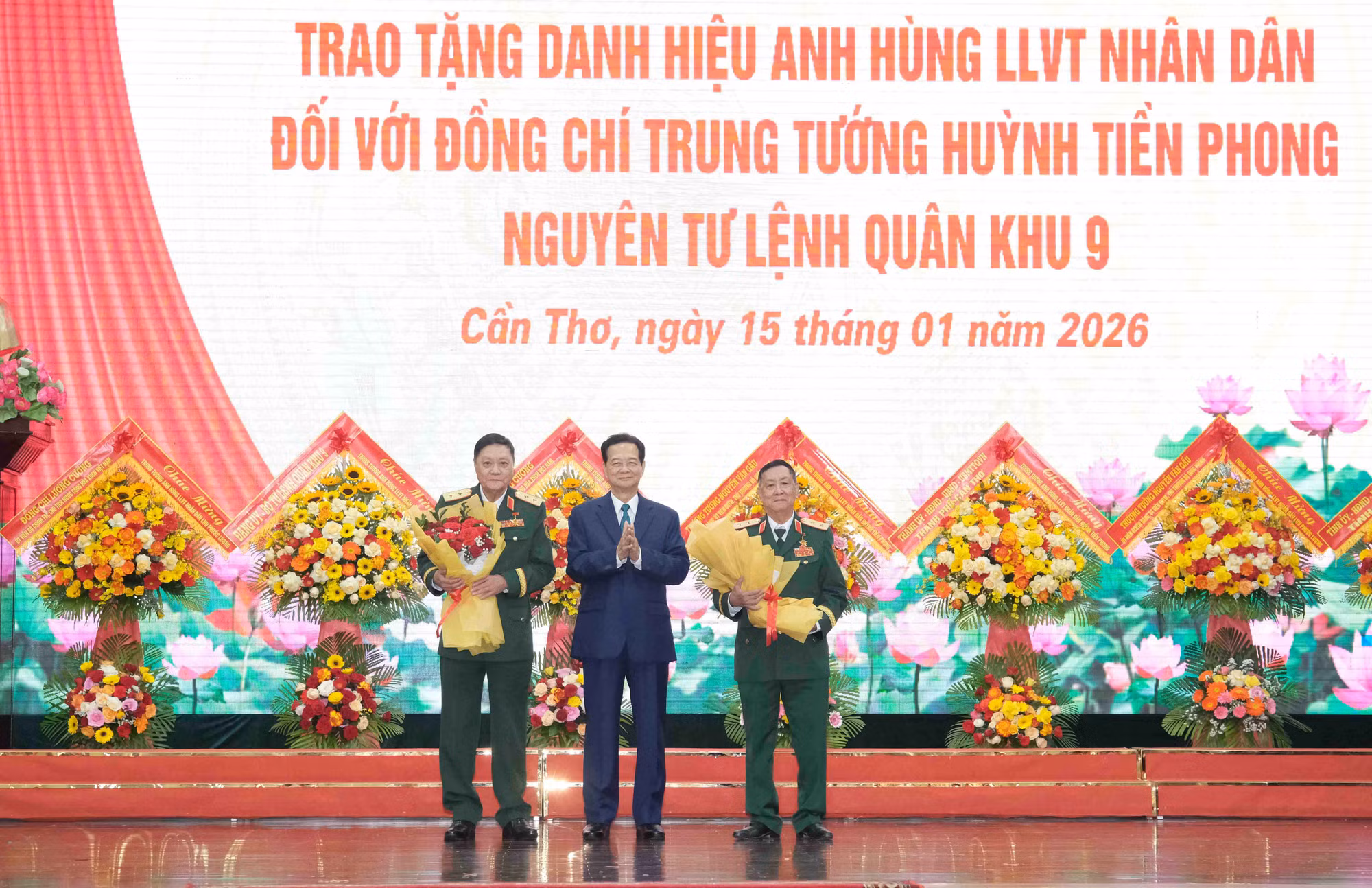Trao danh hiệu Anh hùng LLVTND tặng Trung tướng Huỳnh Tiền Phong, nguyên Tư lệnh Quân khu 9 -0