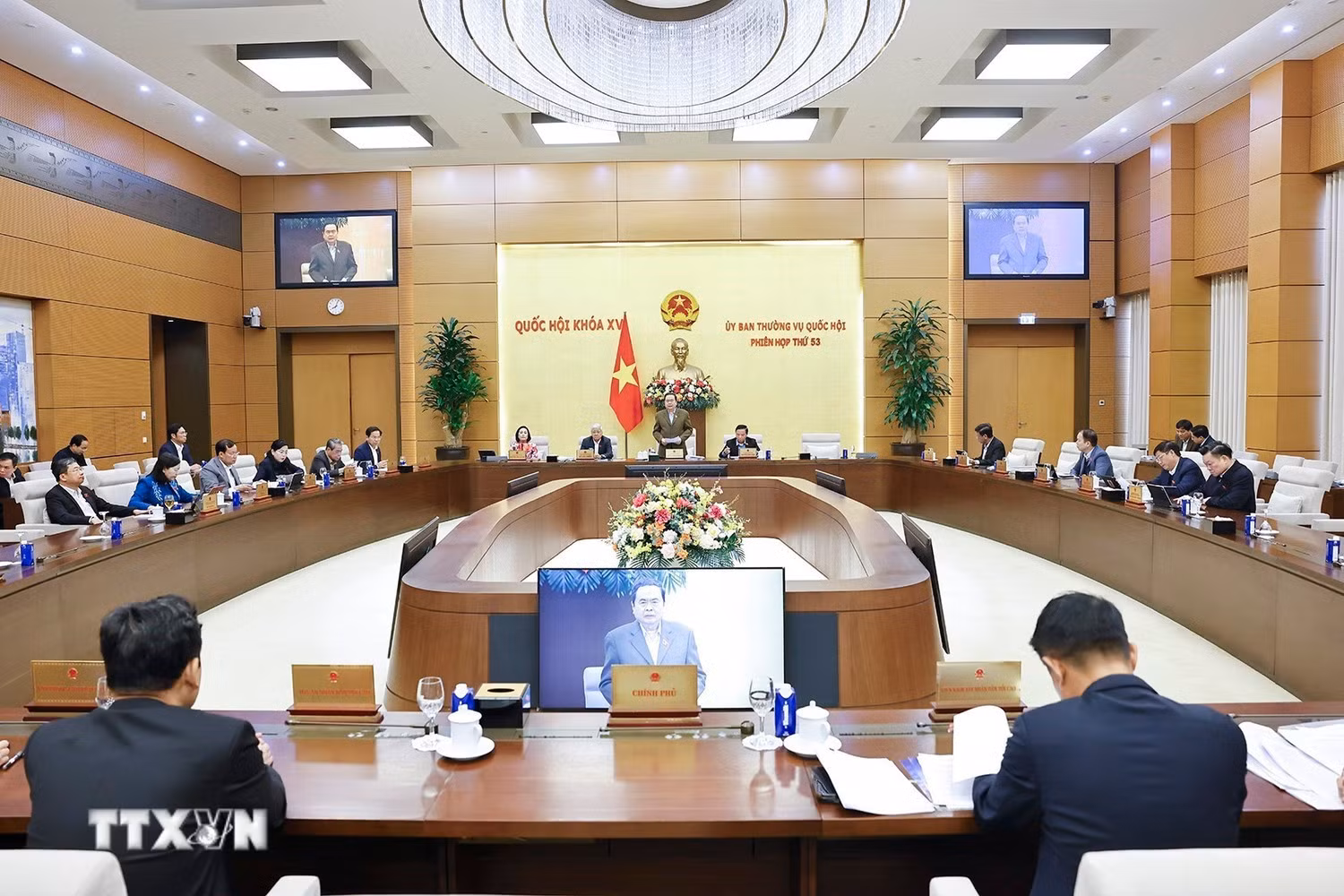 Ủy ban Thường vụ Quốc hội: Lam rõ 