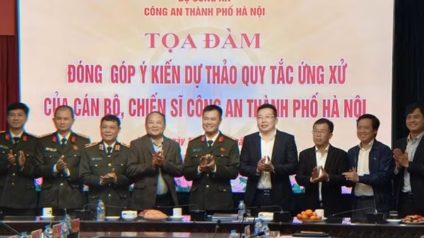Công an TP&nbsp;Hà Nội tổ chức Tọa đàm đóng góp ý kiến Dự thảo Quy tắc ứng xử của cán bộ, chiến sĩ