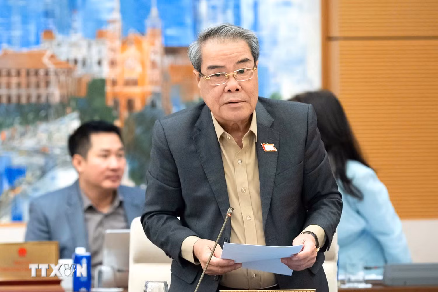 Ủy ban Thường vụ Quốc hội: Lam rõ 