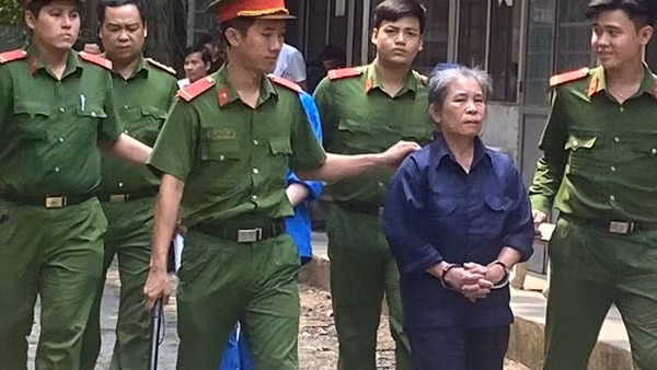 Phó giám đốc&nbsp;“nổ” quen biết lãnh đạo cấp cao để lừa đảo chiếm đoạt tài sản
