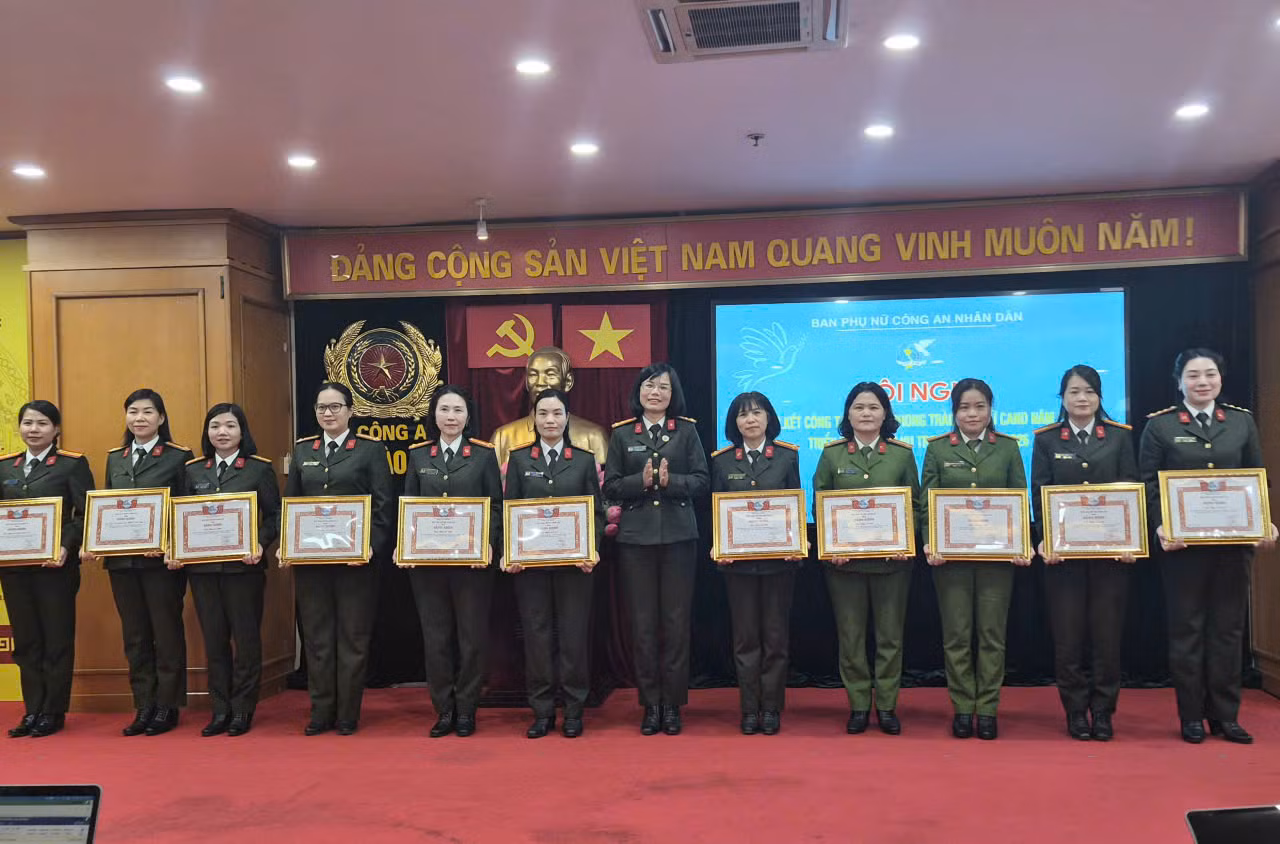 Công tác Hội và phong trào Phụ nữ CAND hướng mạnh về cơ sở, gắn với xây dựng&nbsp;thế trận lòng dân vững chắc -0