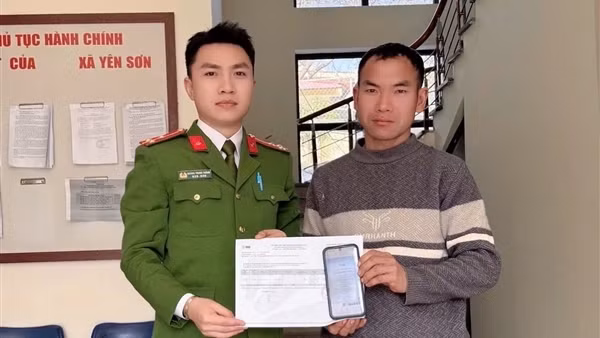 Nhận gần 500 triệu đồng chuyển nhầm, người đàn ông nhờ Công an trả lại chủ tài khoản