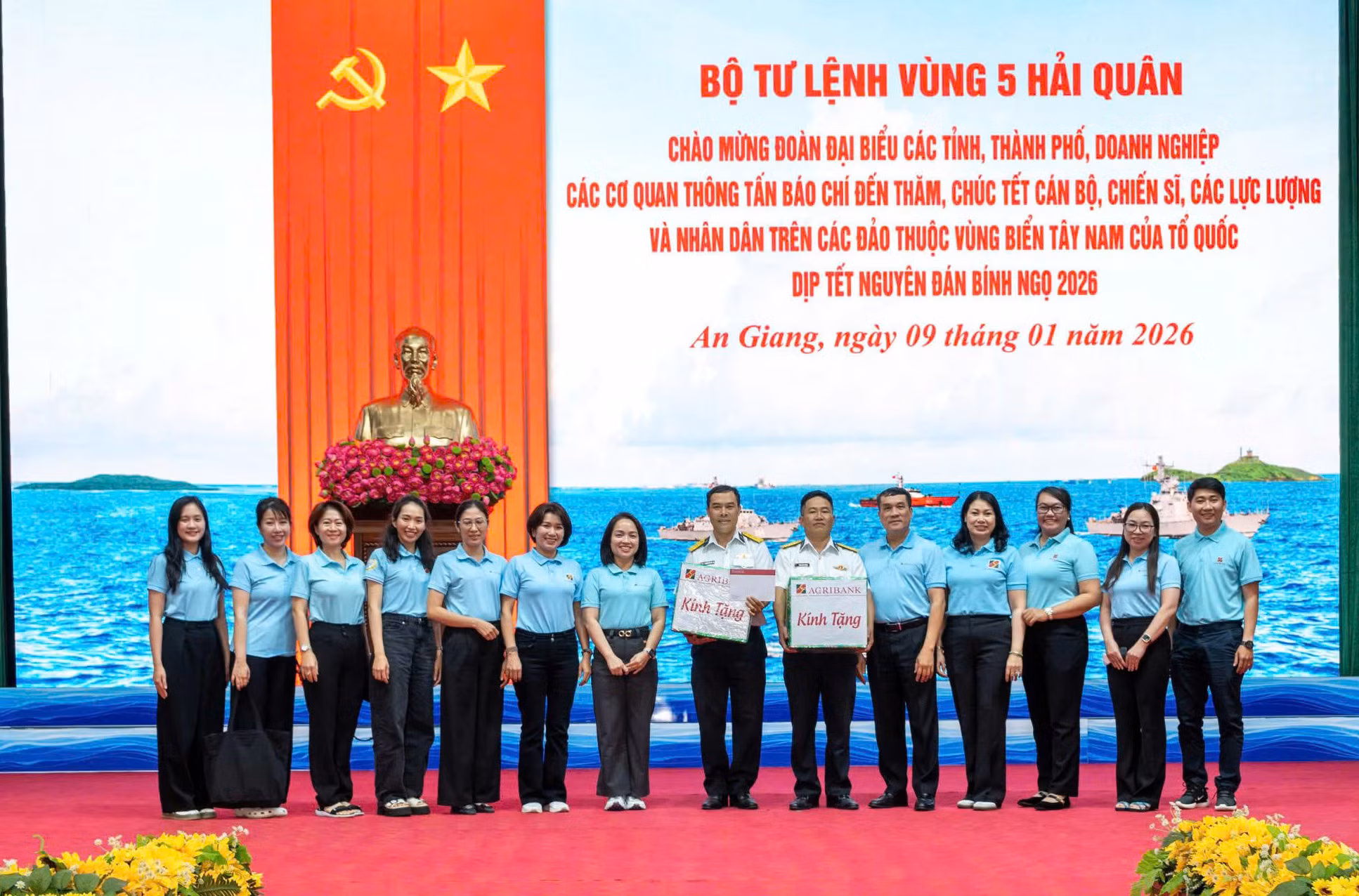 Agribank thăm, chúc Tết cán bộ, chiến sĩ Vùng 5 Hải quân -0