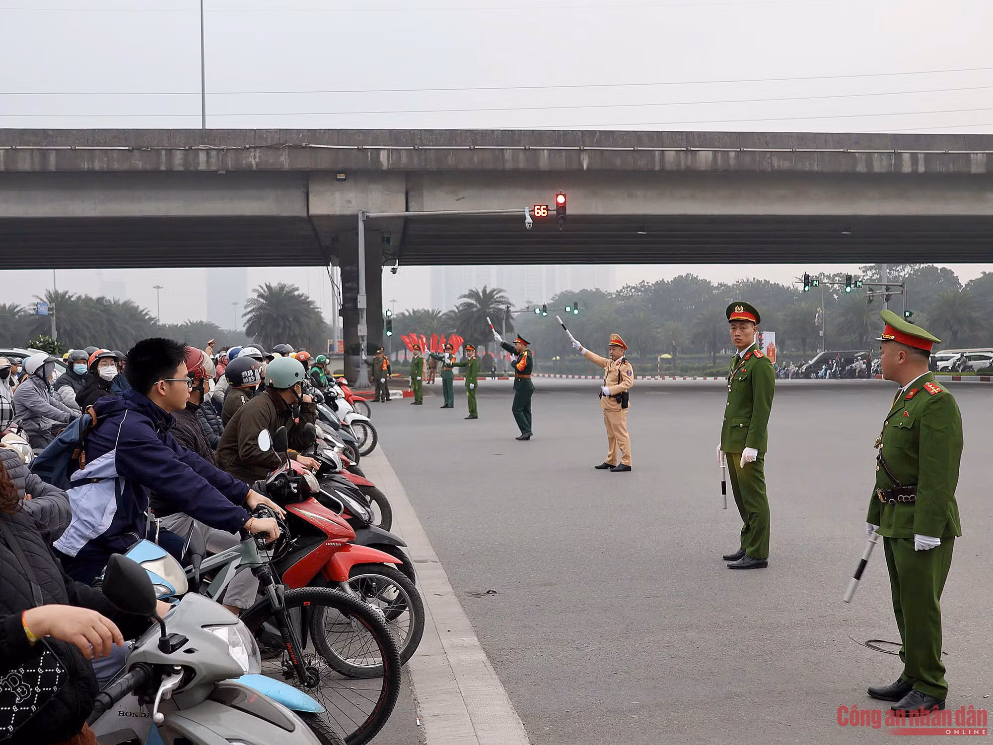Công an Thủ đô đảm bảo an ninh, an toàn trong ngày đầu Đại hội lần thứ XIV -0