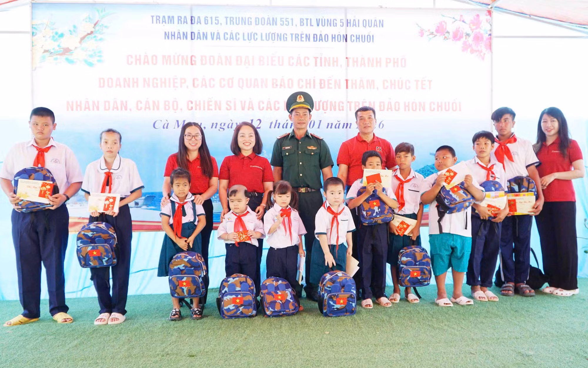 Agribank mang Xuân sớm đến đảo Hòn Khoai, Hòn Chuối trên biển đảo Tây Nam -1