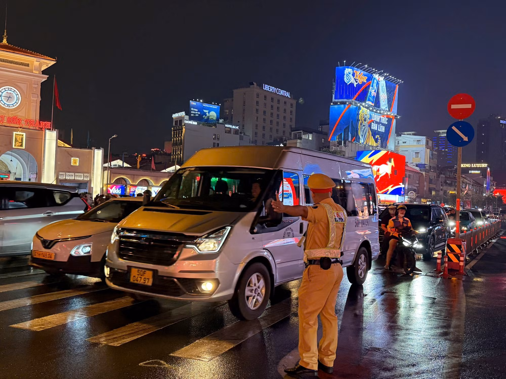 TP Hồ Chí Minh: Tăng cường bảo đảm TTATGT Tết Nguyên đán Bính Ngọ và Đại hội Đảng XIV -1