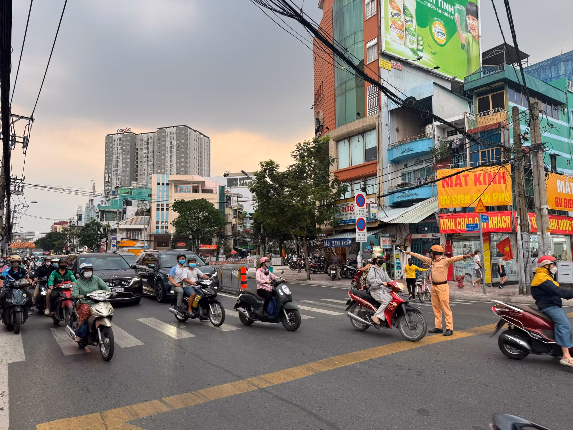 TP Hồ Chí Minh: Tăng cường bảo đảm TTATGT Tết Nguyên đán Bính Ngọ và Đại hội Đảng XIV -0