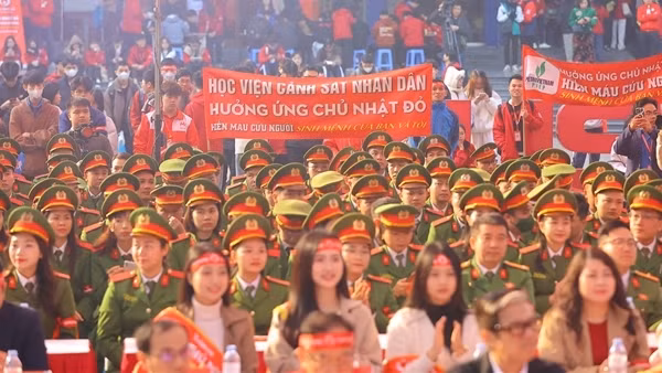 Chia sẻ của những cán bộ Công an trong ngày hiến máu “Chủ Nhật Đỏ”