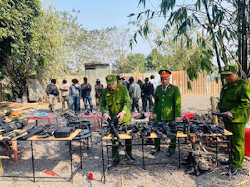 Xử lý nhóm thanh niên sử dụng 42 khẩu súng bắn đạn nhựa chơi “đánh trận giả” tại Long Biên -0
