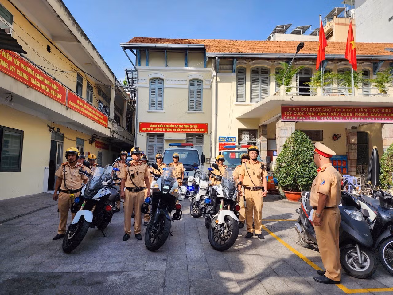 TP Hồ Chí Minh: Tăng cường bảo đảm TTATGT Tết Nguyên đán Bính Ngọ và Đại hội Đảng XIV -0