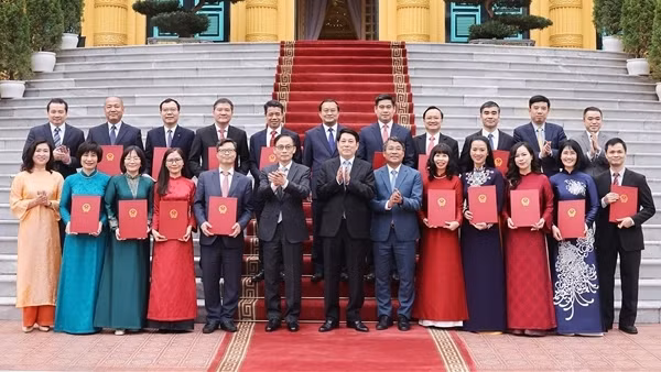 Chủ tịch nước Lương Cường trao quyết định bổ nhiệm Đại sứ Việt Nam tại nước ngoài
