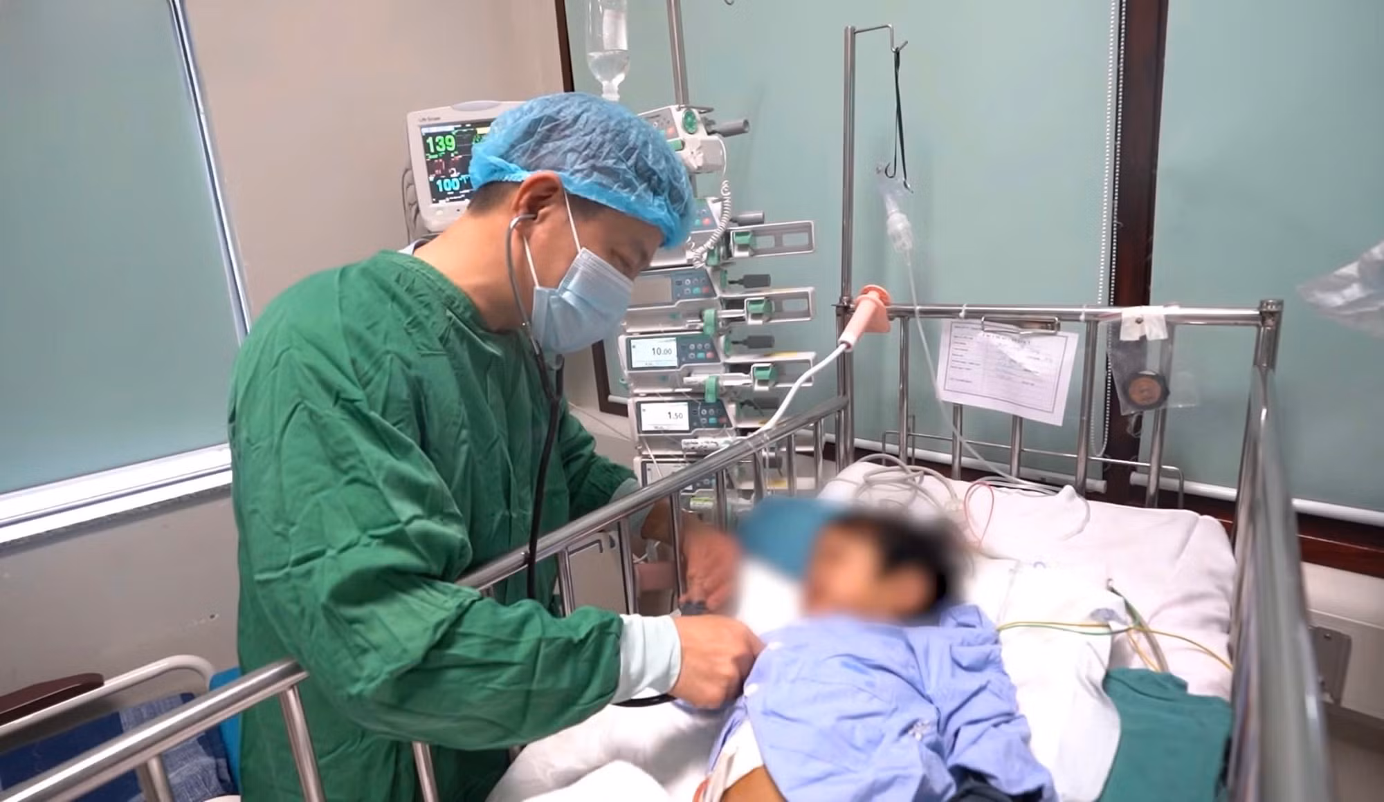 Ghép gan nhi - Cuộc chiến cân não và kỳ tích từ những trái tim nhân ái -0
