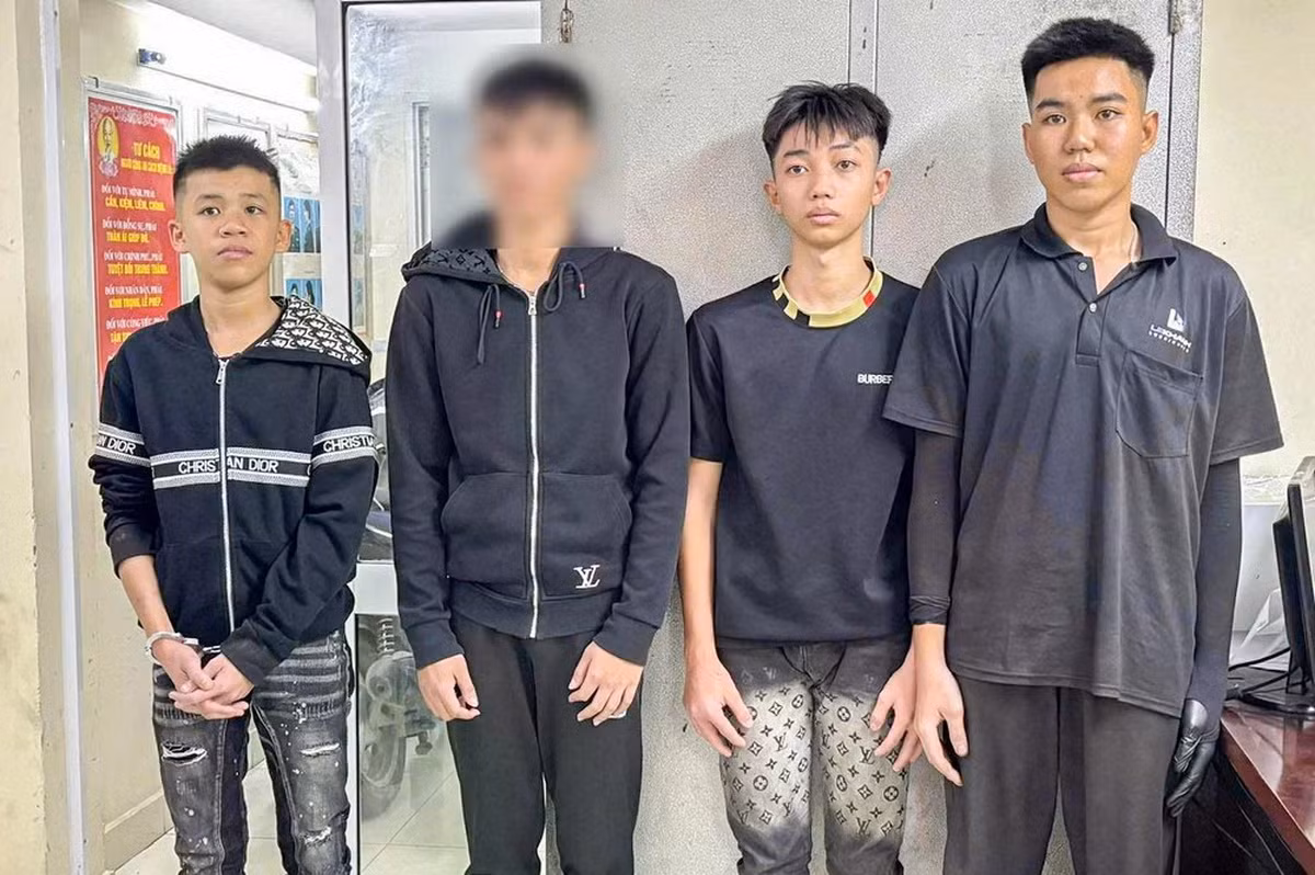  Truy nóng nhóm cướp tài sản của du khách nước ngoài -0