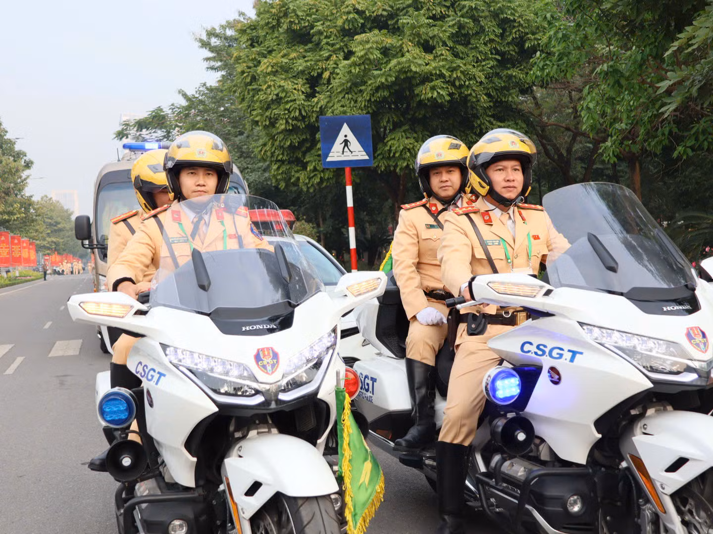 CSGT Hà Nội bảo đảm tuyệt đối an toàn giao thông, đón dẫn đoàn trên các tuyến “Ba nhất” -0