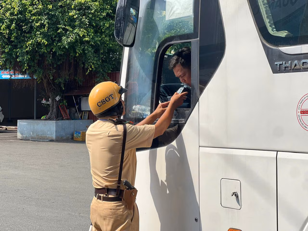 TP Hồ Chí Minh: Tăng cường bảo đảm TTATGT Tết Nguyên đán Bính Ngọ và Đại hội Đảng XIV -0