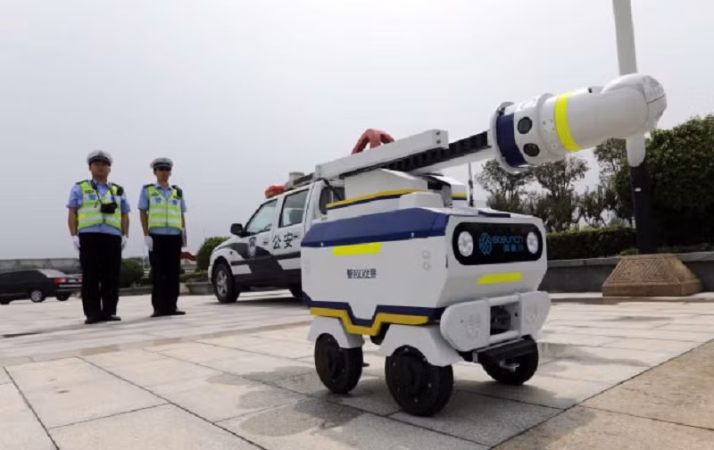 Robot cảnh sát -0