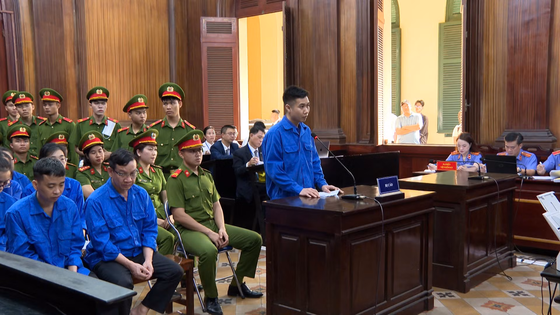 Cựu cán bộ Văn phòng Chính phủ “bớt xén” tiền ngoại giao -0