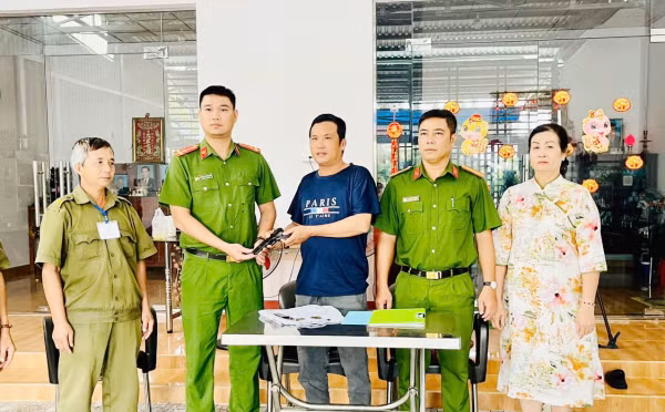 Cà Mau tích cực vận động người dân tự nguyện giao nộp vũ khí, vật liệu nổ -0