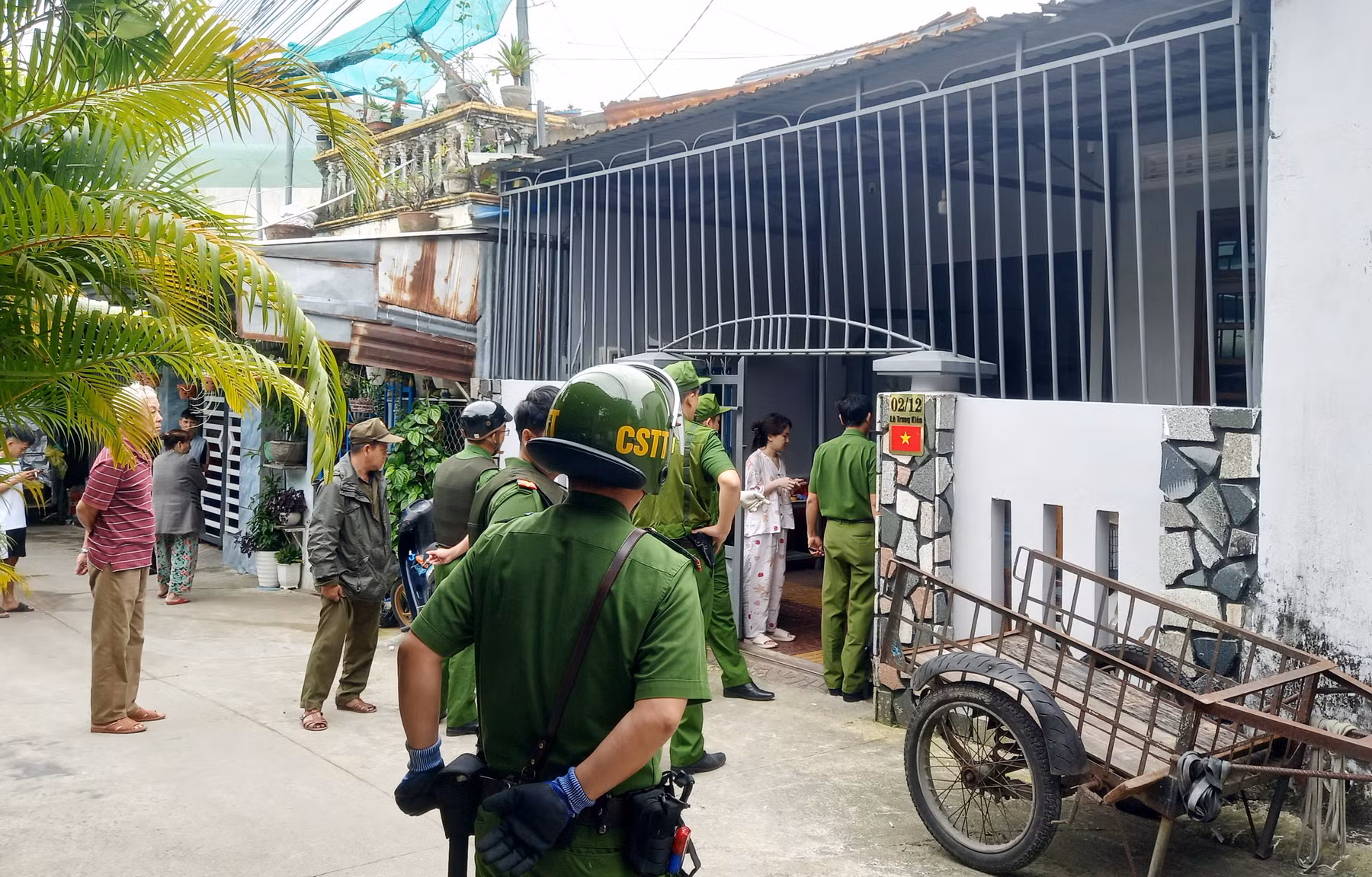  Điều tra nghi án con trai đâm chết người tình của mẹ -0