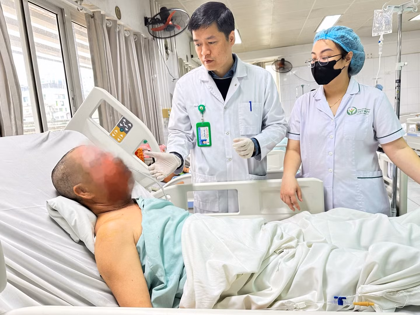 Liên tiếp cấp cứu người lớn và trẻ em bị tai nạn pháo nổ nghiêm trọng -0