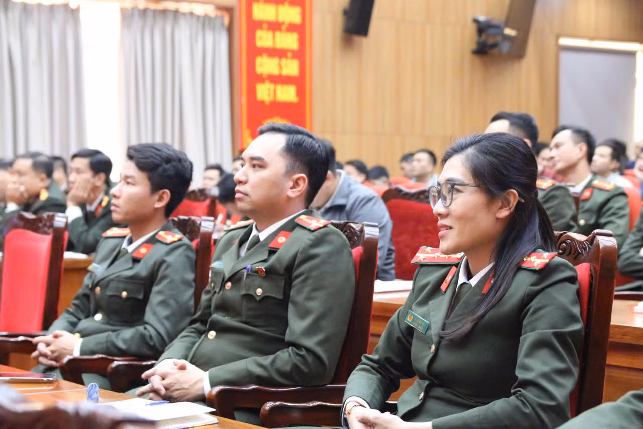 Đồng loạt ra quân, khép kín vòng bảo vệ -0