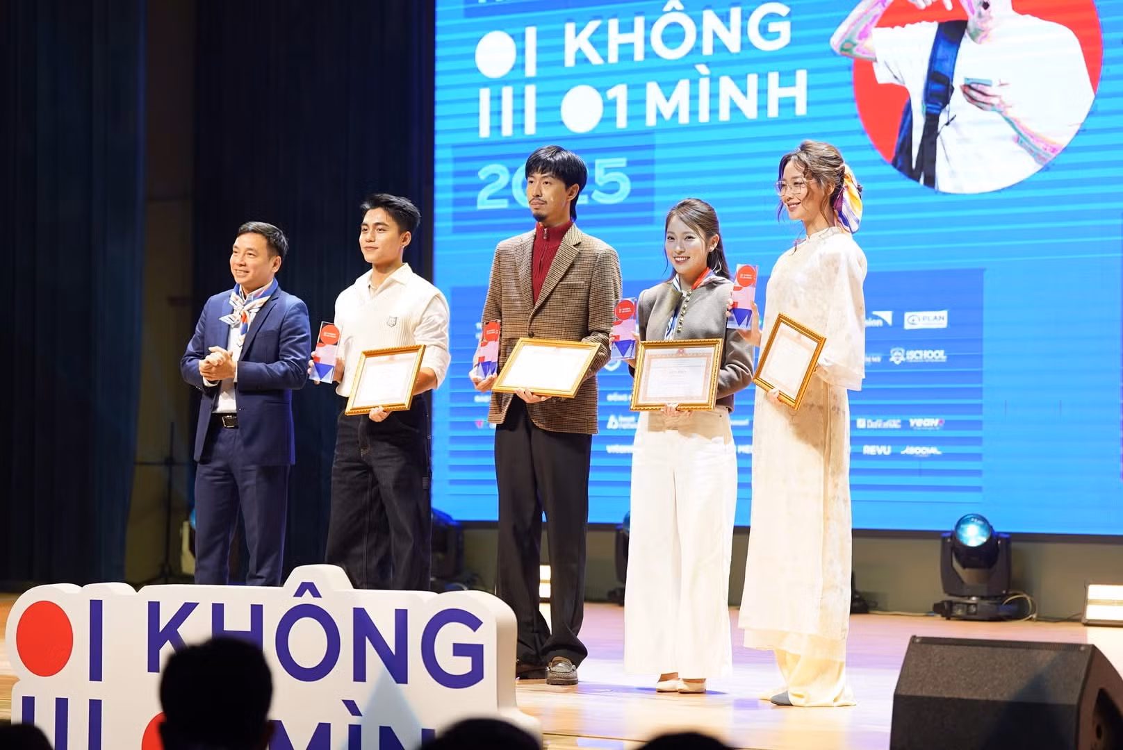 Từ “Không Một Mình” 2025 đến cam kết dài hạn vì không gian số an toàn -0