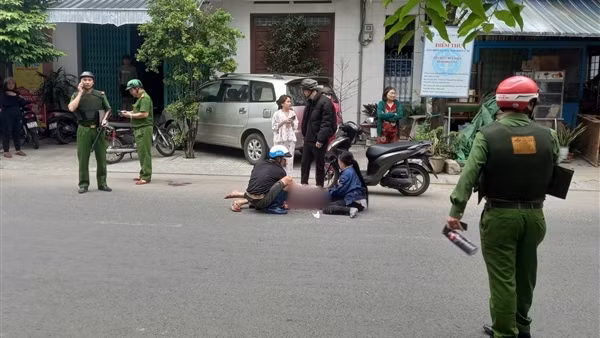 Gây án mạng vì người tình của mẹ nhốt chó vào lồng