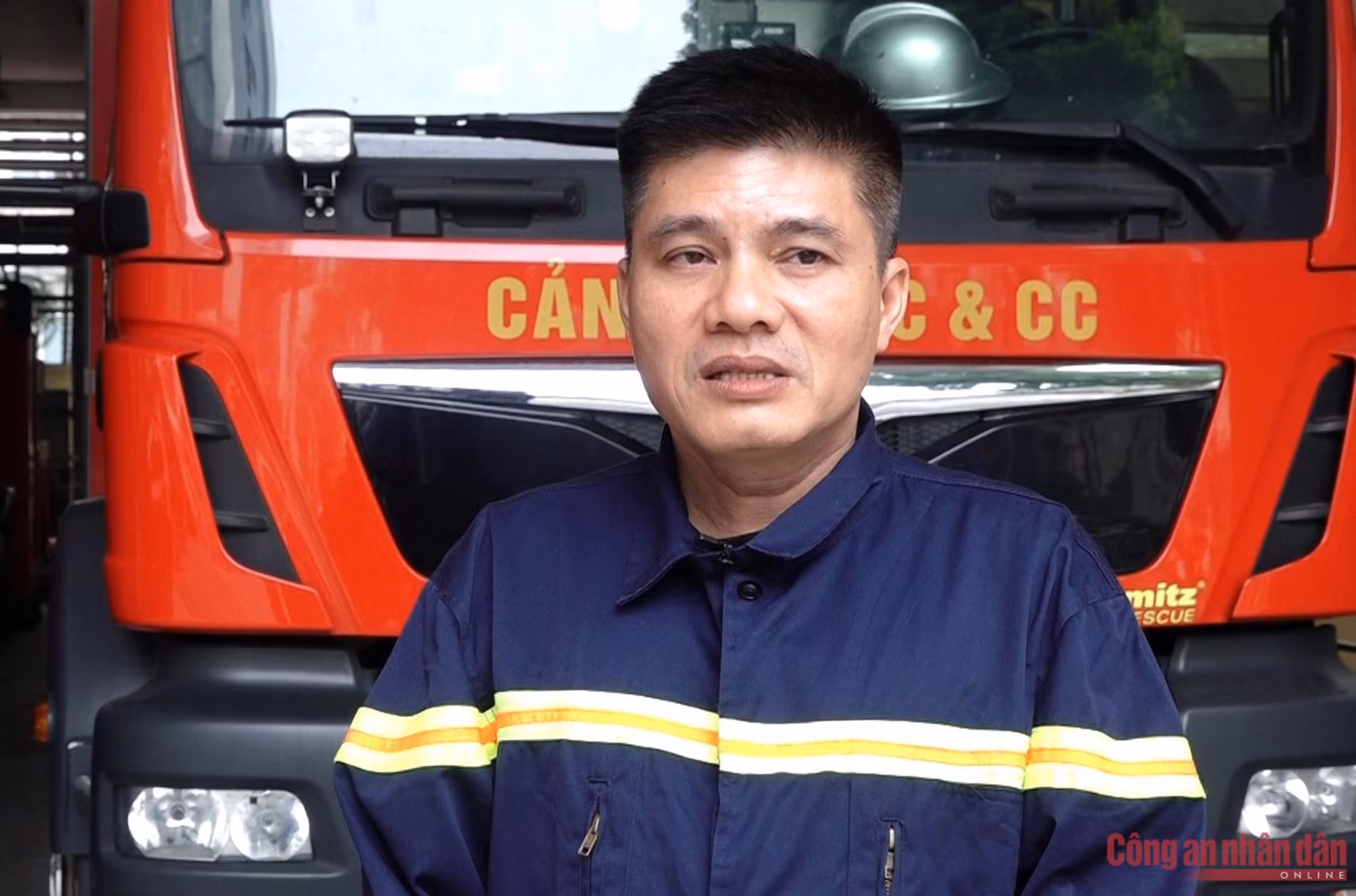 Cuộc giải cứu hai bà cháu trong đám cháy của lính cứu hỏa -0