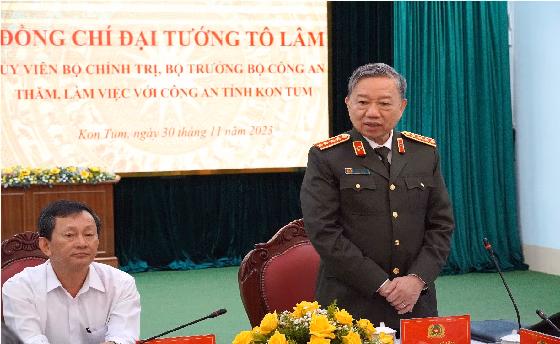 Bảo đảm an ninh trật tự, phục vụ nhân dân đón Tết an toàn, vui tươi -0