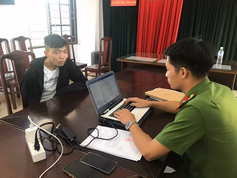 Trộm điện thoại có tiền trong App, đối tượng “nướng” luôn vào game -0