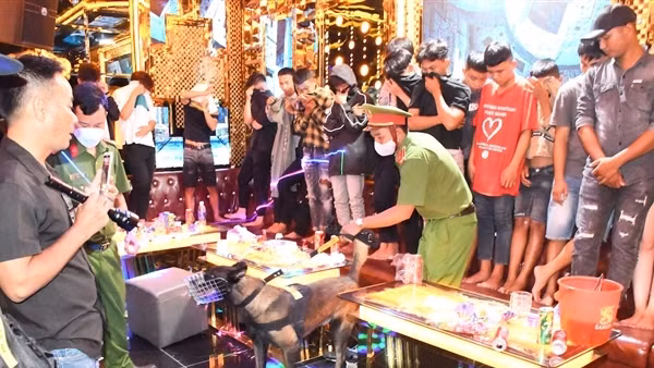 58 người dương tính với ma túy trong Karaoke Hương