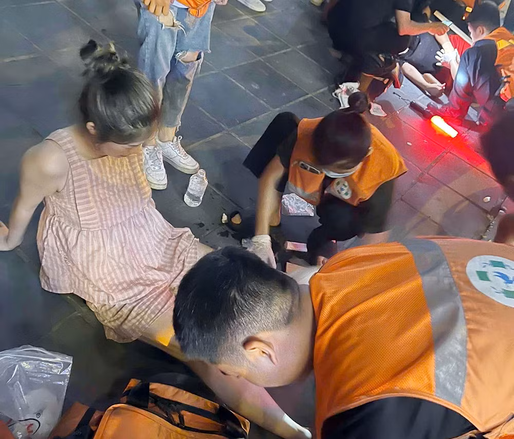 Gây tai nạn cho nhiều người, tài xế ô tô&nbsp;vẫn chưa ra trình diện -0