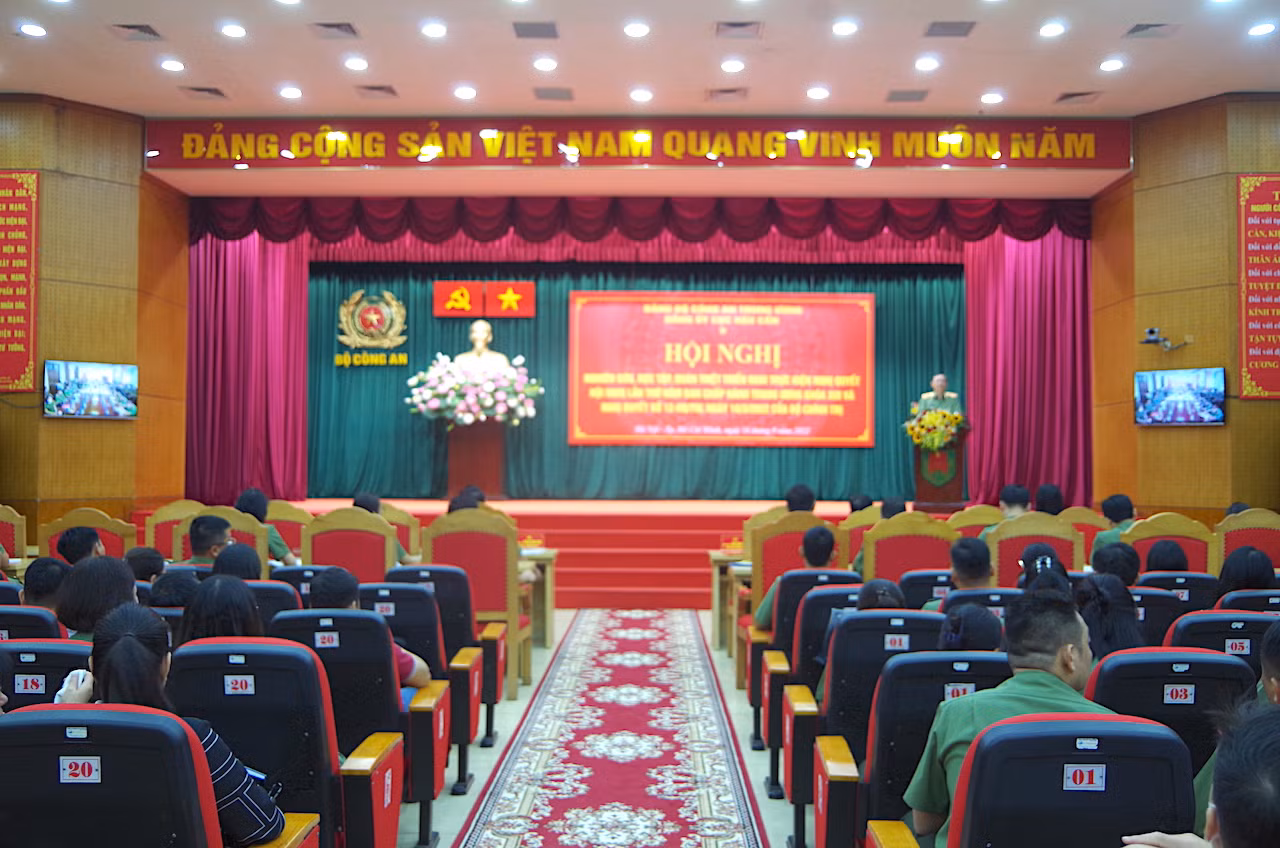 Phấn đấu thực hiện thắng lợi các nghị quyết của Trung ương Đảng, Bộ Chính trị -0