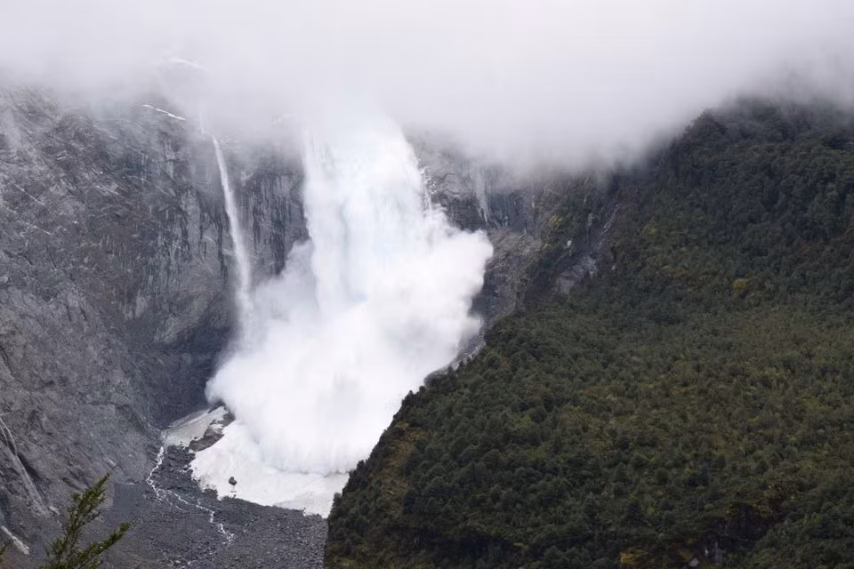 Núi băng khổng lồ bất ngờ đổ sập tại Chile, giới khoa học đưa ra cảnh báo -0