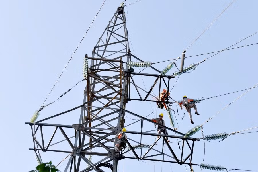 thi công đấu nối trên hệ thống lưới điện 110kv.jpg -1