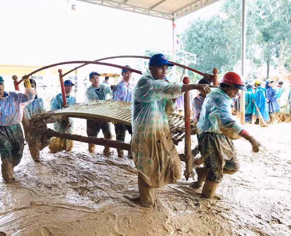 Kỷ luật 2 cán bộ huyện do vi phạm tiền, hàng cứu trợ -0