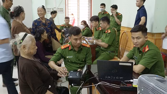 Sáng tạo, hiệu quả trong 36 ngày đêm cấp căn cước công dân -0