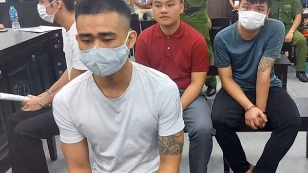 Dùng súng giải quyết mâu thuẫn, hai nhóm giang hồ lĩnh án nặng