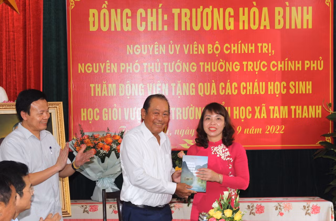 San sẻ yêu thương, giúp học sinh nghèo Nam Định vượt khó -1
