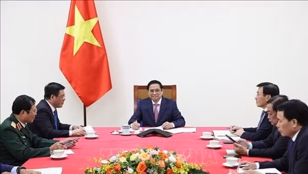 Thủ tướng Phạm Minh Chính điện đàm với Thủ tướng Quốc vụ viện Trung Quốc