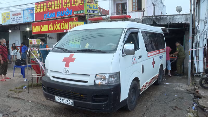 Cháy nhà dân trong đêm, 1 cháu bé tử vong, 2 phụ nữ bị thương -0