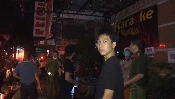 Dập tắt đám cháy quán karaoke tại Đồng Nai
